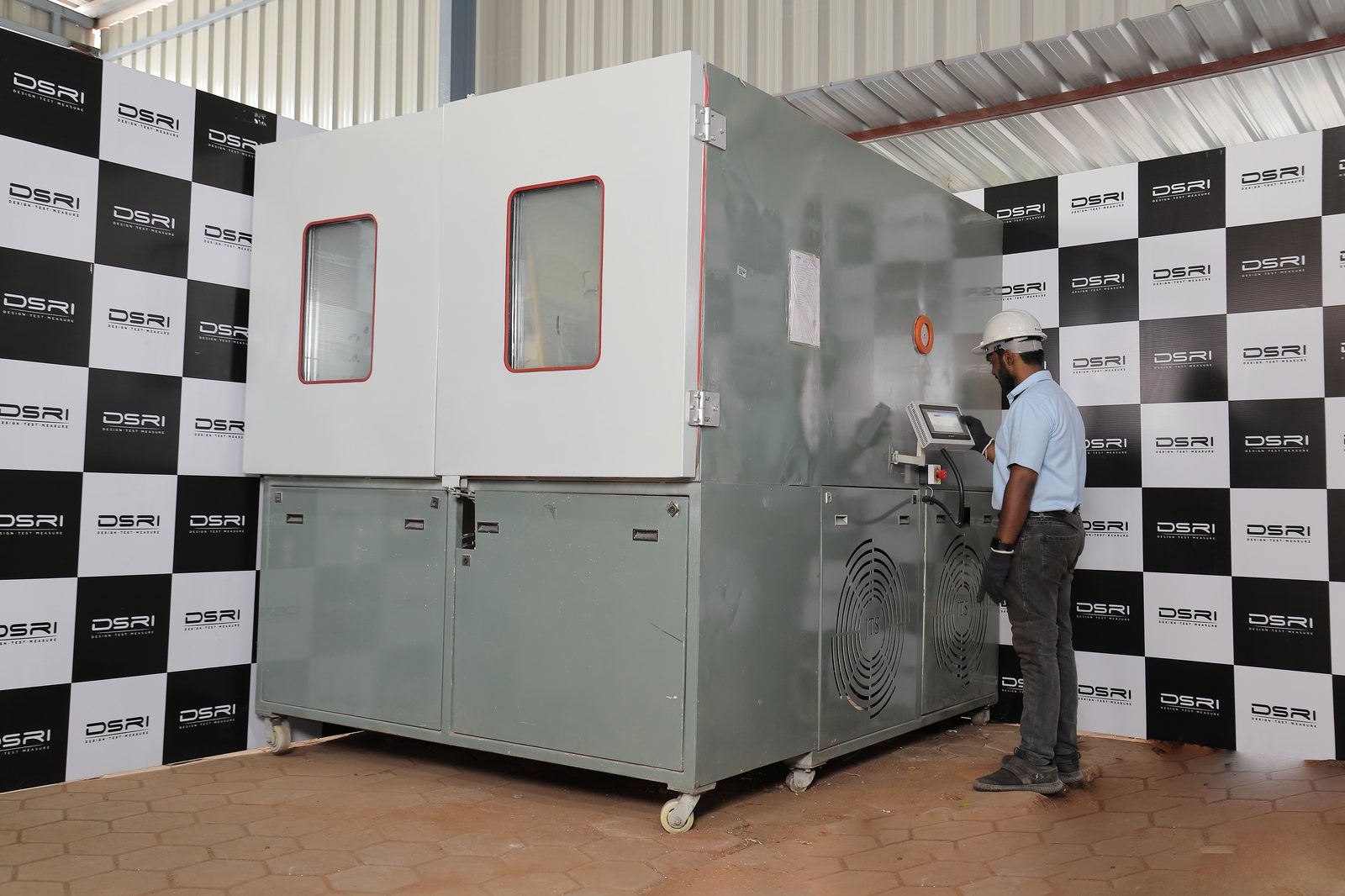Climatic chamber and controller